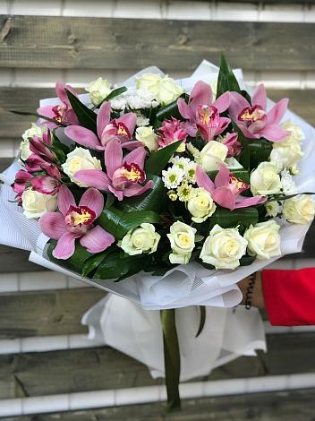 Букет цветов из: Розы и Хризантемы в Синдор