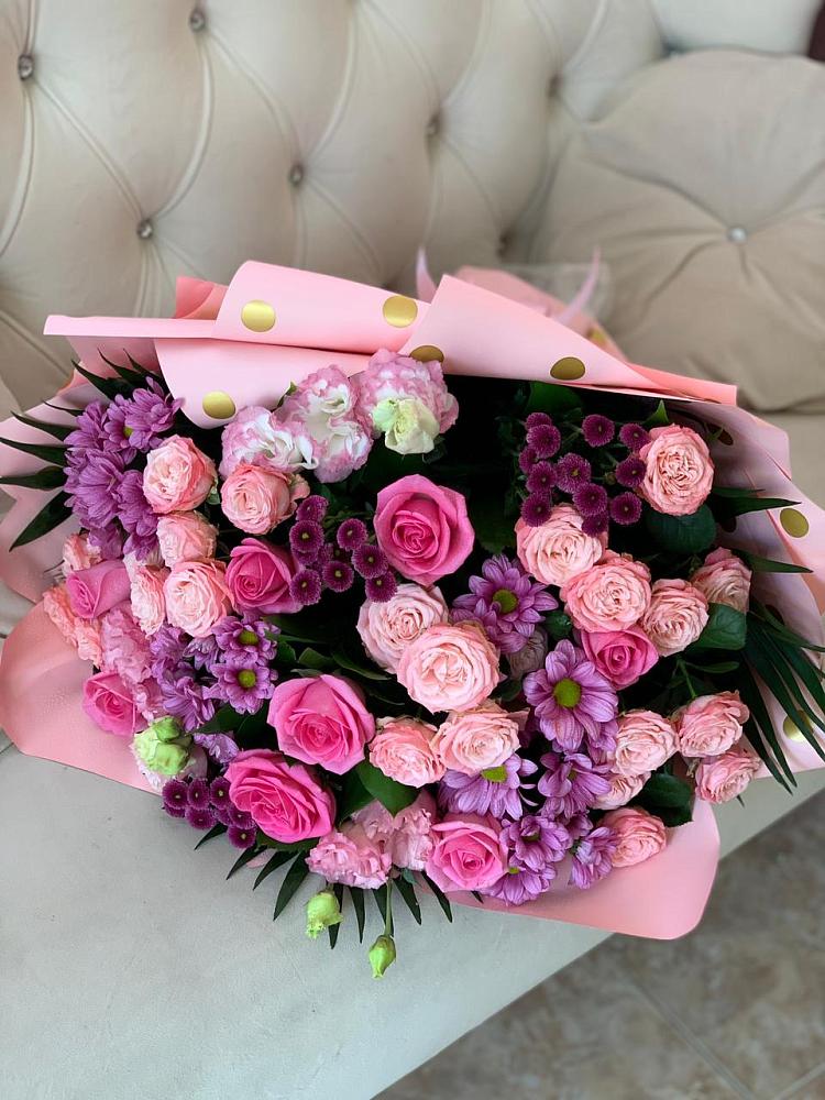 Букет цветов из: Хризантемы, Розы и Лизиантусы в Синдор