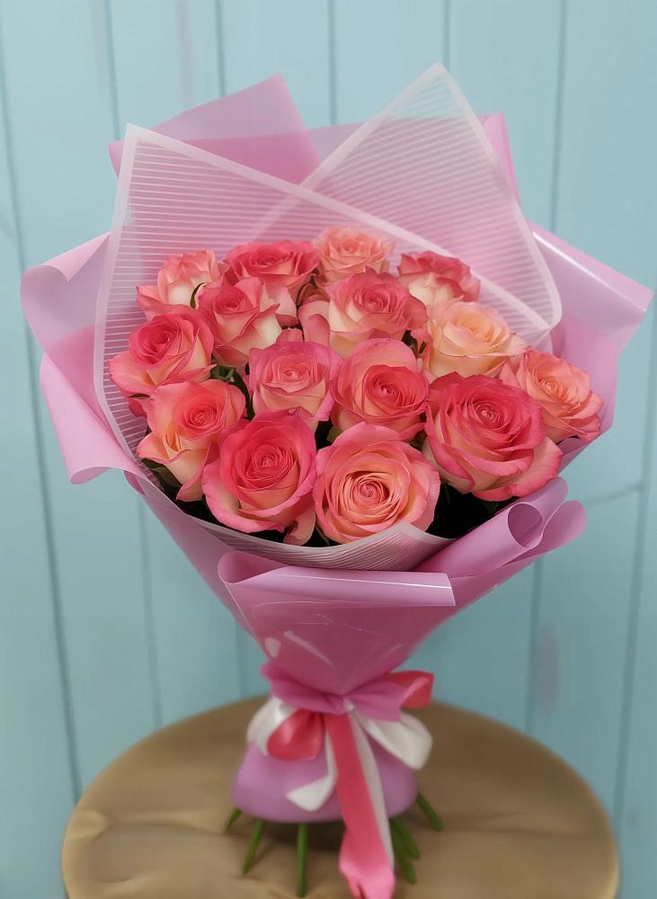 Букет 15 Розовых роз Равель в Синдор