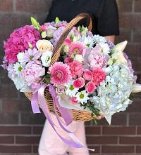 Композиция солнечный день в Синдор Цветочная композиция из Розы, Хризантемы, Пионы и Лизиантусы в корзине в Синдор