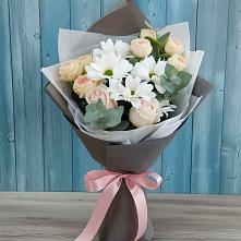 Букет цветов из:  Хризантемы и Розы в Синдор