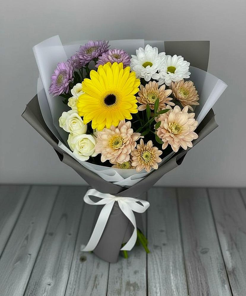 Букет цветов из: Розы, Герберы и Хризантемы в Синдор