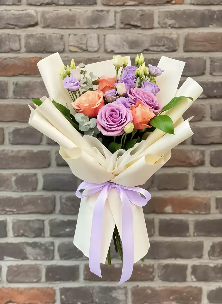 Букет цветов из: Лизиантусы и Розы в Синдор