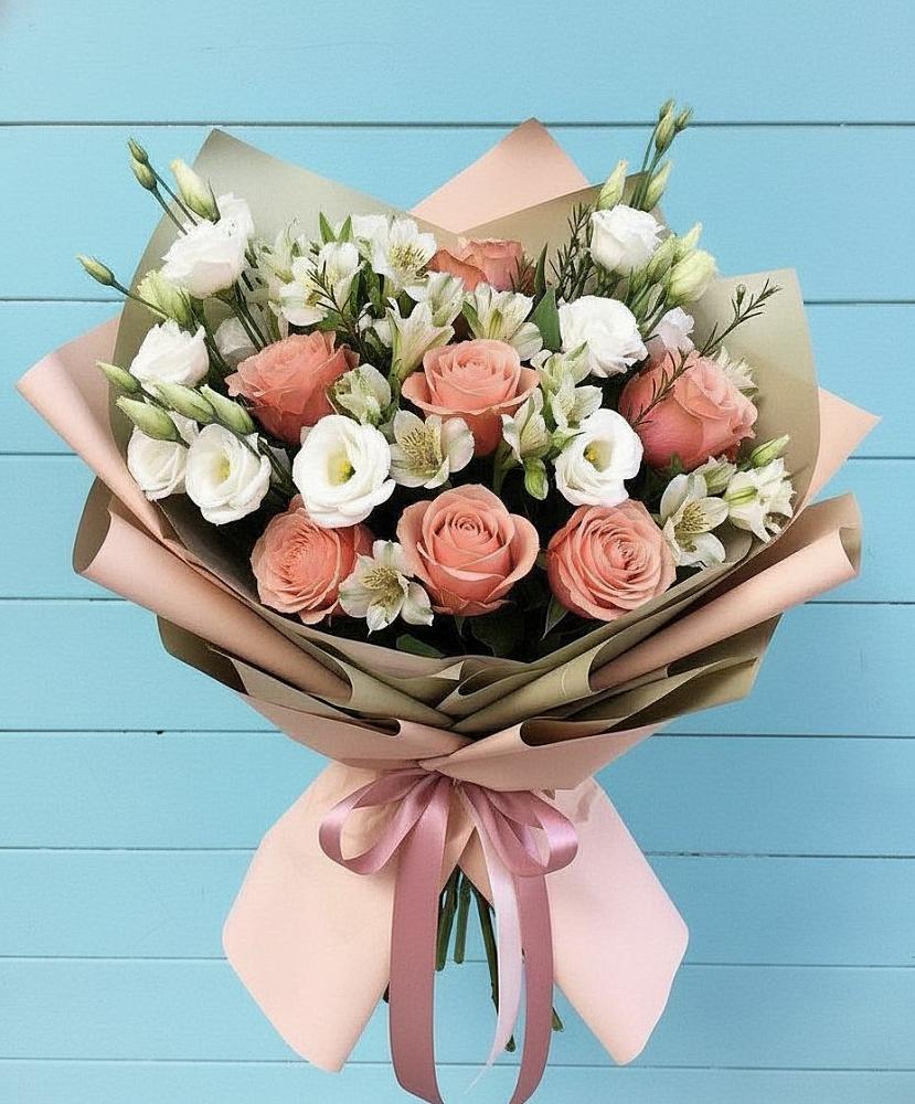 Букет цветов из: Розы, Альстромерии и Лизиантусы в Синдор