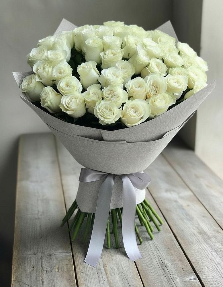 Букет 35 Белых роз в Синдор