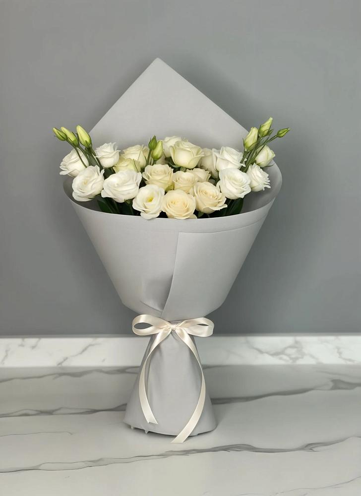 Букет цветов из: Розы и Лизиантусы в Синдор