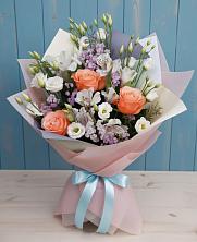 Букет цветов из:  Лизиантусы, Розы, Альстромерии и Гипсофила в Синдор