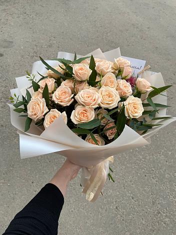 Букет Кремовые розы Латте в Синдор