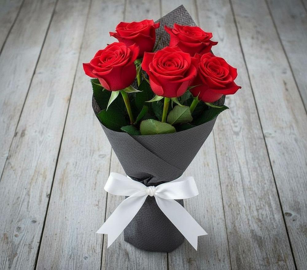 Букет 5 Красных роз Эдлесс Лав в Синдор