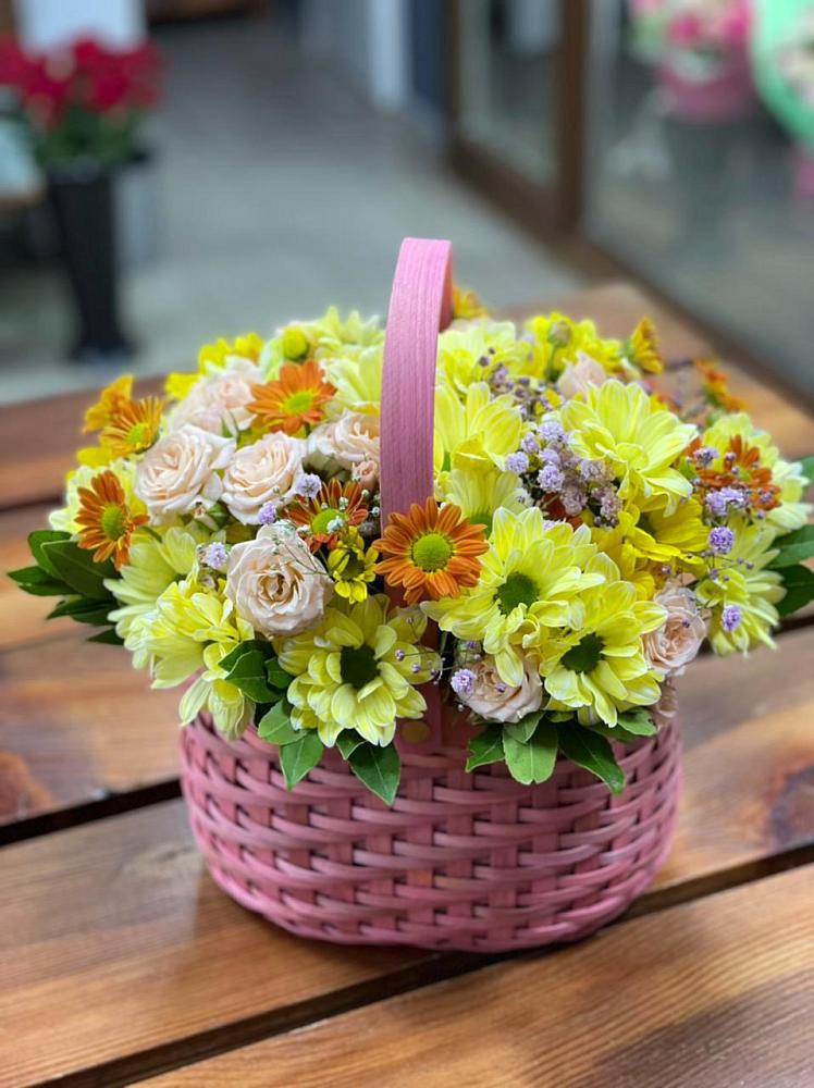 Цветочная композиция из Хризантемы и Розы в корзине в Синдор