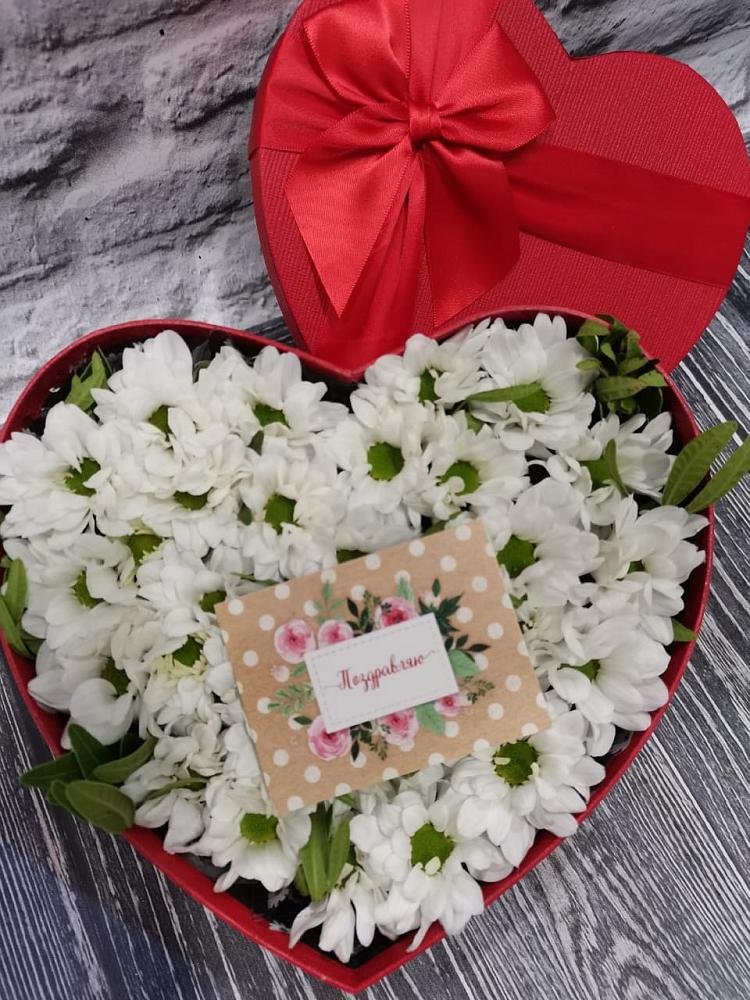 Цветочная композиция из Хризантемы в виде сердца в Синдор