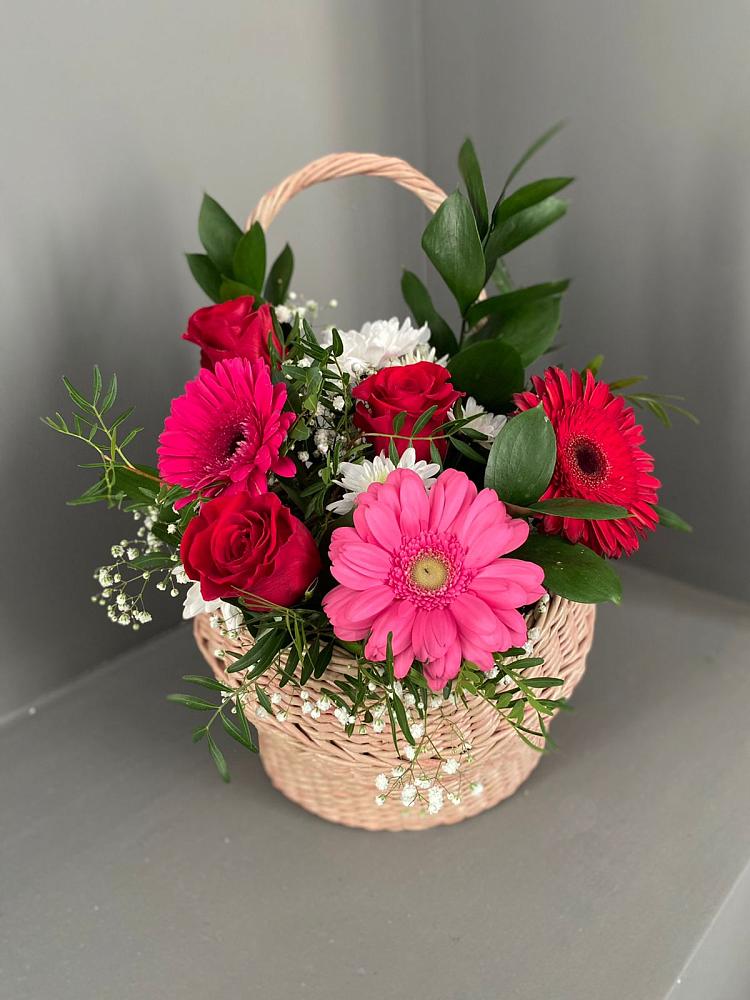 Цветочная композиция из Розы, Хризантемы и Герберы в корзине в Синдор