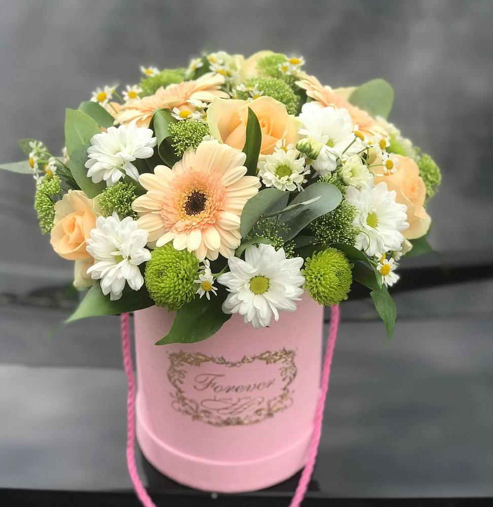 Цветочная композиция из Розы, Герберы и Хризантемы в шляпной коробке в Синдор