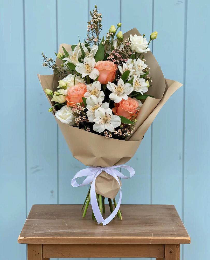 Букет цветов из: Альстромерии, Лизиантусы, Розы и Хризантемы в Синдор